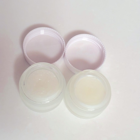 THREE SHIPS Vanilla Lip Exfoliator and Buttercream Hydrating Lip Mask - Picture 4 of 8